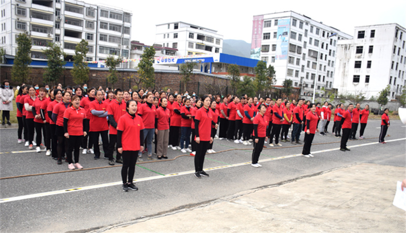 庆“三八”,齐云山公司趣味拔河比赛圆满结束!-(1).jpg 庆“三八”,齐云山公司趣味拔河比赛圆满结束!-(1).jpg