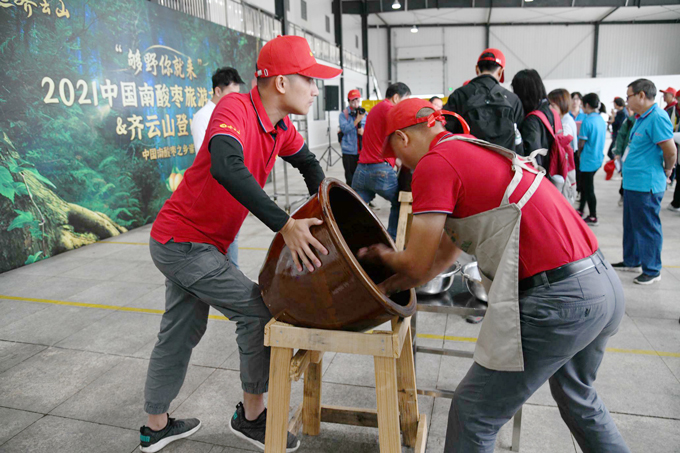 2021中国南酸枣旅游文化节&-齐云山登山节圆满落幕-16.jpg 2021中国南酸枣旅游文化节&-齐云山登山节圆满落幕-16.jpg