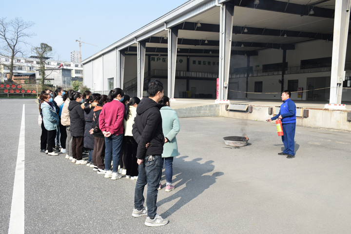 预防为主,生命至上——江西齐云山食品有限公司举行消防安全演练活动-02.jpg 预防为主,生命至上——江西齐云山食品有限公司举行消防安全演练活动-02.jpg