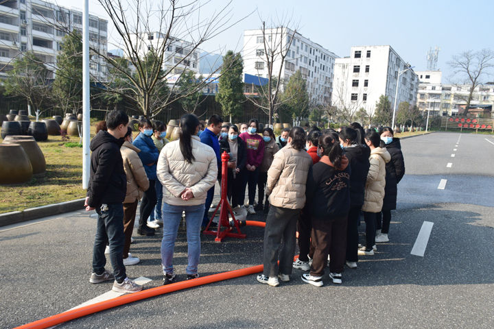 预防为主,生命至上——江西齐云山食品有限公司举行消防安全演练活动-04.jpg 预防为主,生命至上——江西齐云山食品有限公司举行消防安全演练活动-04.jpg
