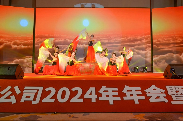 乘风破浪,奋楫扬帆——齐云山2024第一季度营销会议�?023年度表彰大会圆满举行-23.jpg