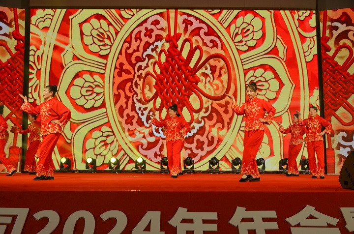 乘风破浪,奋楫扬帆——齐云山2024第一季度营销会议�?023年度表彰大会圆满举行-28.jpg